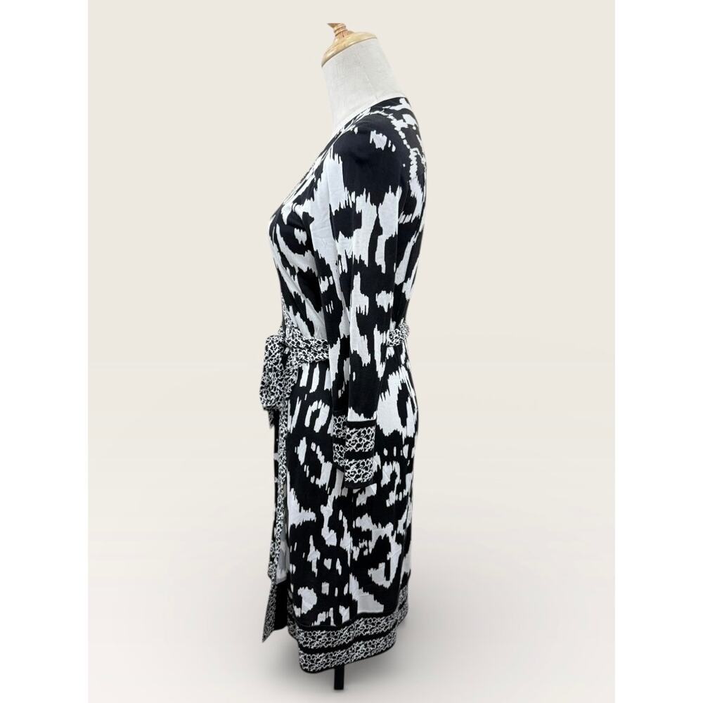 Diane von Furstenberg Tallulah Black & White Flower Ikat Print Wrap Dress, Sz 6 - Picture 2 of 3